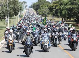 A sua realização será retomada em 2021. Escoltado Por Mil Policiais Bolsonaro Passeia De Moto Com Apoiadores No Rj Politica Estado De Minas
