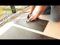 Vinylboden In Fliesenoptik Verlegen Parkett Wohnwelt Erklart Wie Es Funktioniert Youtube Vinylboden Vinylboden Fliesenoptik Vinyl Fliesen
