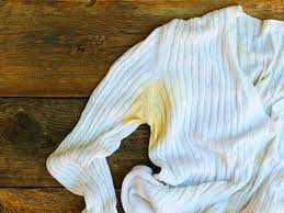 No Tires La Ropa Aun Hay Solucion Quitar Manchas De Sudor Manchas De Sudor Quitar Manchas