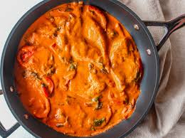 Delicieux Plat Complet Et Equilibre Poulet Aux Poivrons Ce Sont Des Morceaux De Blanc De Poulet Sautes Recette Poulet Poivron Sauce Poivron Poulet Poivron