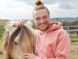 Wer liv' d fünf und vierzig jahre undiskover d bei paris: Bauer Sucht Frau 2021 Kandidat Bjorn 32 Aus Hessen Liebenswert Magazin