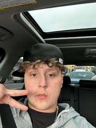 Im heading to San Diego for a month looking to meet fun people and go out  and do stuff Drop your IG or add mine imlunacito Lets start 2025 Lit A  little