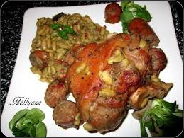 Jarret De Porc Aux Flageolets Avec Des Saucisses Fumees