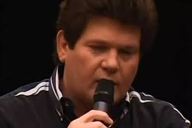 Michael Twitty sings 'Hello Darlin'