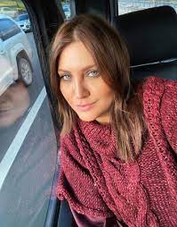 Sibel can siradaki unlumuz makyajsiz haliyle hayranlarini husrana ugratan sibel can sahnedeki ihtisamli ve kusursuz halinin aksine d hair styles beauty style. Sibel Can Fena Yakalandi Yuzunu Saklamaya Calisti Ama Soke Eden Goruntu Galeri Takvim