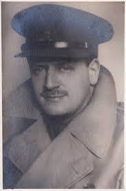 Julian Layton's Instagram, Twitter & Facebook