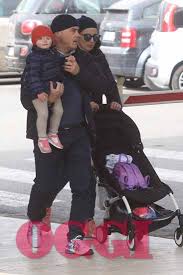 Последние твиты от nicola zingaretti (@nzingaretti). Montalbano Campione Di Ascolti E Di Coccole Luca Zingaretti Non E Solo Il Commissario Che Piace A Tutta Italia Guardatelo Con Le Figlie Emma E Bianca