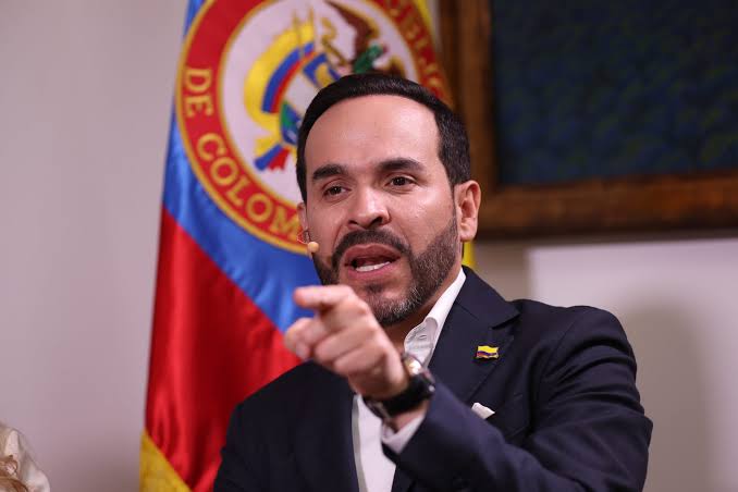 Abelardo de la Espriella enciende alarmas: “Un presidente y su candidato  anunciaron que pasarán por encima del voto popular” - Semana
