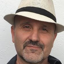 Un Lector Indiscreto: Entrevista a Julio Alejandre Calviño, autor de Las  islas de Poniente.