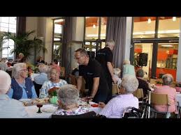 Das sommerfest im hospital zum heiligen geist in poppenbüttel.wie immer gut gelungen.musik,spiele.essen und trinken zu sehr moderaten preisen.flohmarkt und andere stände.alle brachten.beste laune mit.nur das wetter.bedeckt.eine sehr seriös geführte. Veranstaltungen Fur Senioren Im Pflegeheim