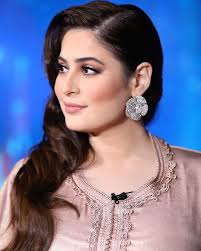 Pin By Samar Ahmed On Roaa Alsaban Fashion Diamond Earrings Outfits