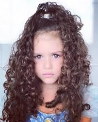 Nombres de origen inglesa que empiezan con las letras f, g, h e i, para los bebés. Rizos Divinos Curly Hair Rizos Nina Tratamientos Para Cabello Rizado Cuidado Para Cabello Rizado Peinados Para Cabello Rizado