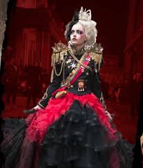 Эмма стоун, эмма томпсон, джоэль фрай и др. Fuck Yeah Cruella De Vil Cruella S Outfits Cruella 2021 Disney
