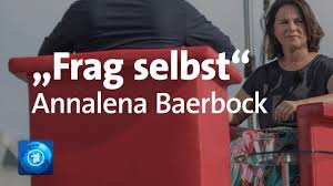 Die brandenburger grünen machten annalena baerbock mit 106 von 109 delegiertenstimmen auf einem landesparteitag zu ihrer spitzenkandidatin. Frag Selbst Sie Fragen Annalena Baerbock Von Den Grunen Antwortet Youtube