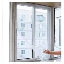 Aucune recoupe n'est visible une fois le store moustiquaire monté dans l'encadrement de la fenêtre, et la toile qu'on vous propose ne s'effiloche pas même si sa largeur a été rétrécie. Moustiquaire De Fenetre Standard Pour Fenetre 1 5m X 2m Blanche Insect Stop Cdiscount Maison