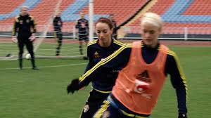 Las jugadoras suecas del real madrid femenino kosovare asllani y sofía jakobsson mantienen en vilo al madridismo ya que acaban contrato el 30 de junio y se desconoce si van a renovar o a marcharse cuando acabe la temporada. Svensk Fotboll Asllani Om Danmark Facebook
