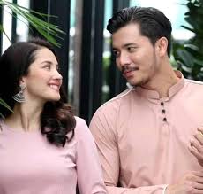 Spekulasi kononnya aktres neelofa kecewa melihat bekas kekasihnya, fattah amin mendirikan rumah tangga dengan fazura, nampaknya tidak benar. Fattah Amin Fazura Fans Club Facebook