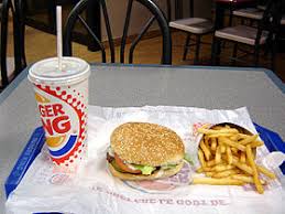 Double bacon king vám ponúkne dvojitú dávku na ohni grilovaného 100% hovädzieho mäsa s výdatnou porciou narezanej údenej. Burger King Wikipedia
