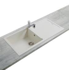 Pour Plus De Facilite Au Quotidien L Evier Dispose D Un Grand Bac Qui Permet D Y Deposer Facilement Assiettes Ou Casseroles De Grand Evier En Granit Evier Bac