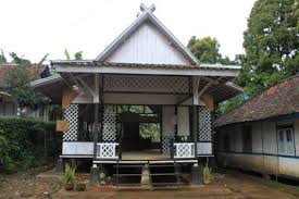 Imah adat sunda) mengacu pada rumah tradisional orang sunda yang sebagian besar mendiami bagian barat pulau ciri khas rumah adat sunda. Rumah Adat Sunda Sejarah Nama Keunikan Manfaat Ciri Khas