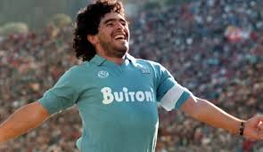 Der fc bayern verliert deutlich gegen den ssc neapel und ist bereits seit vier spielen ohne sieg. Ssc Neapel Zu Ehren Diego Maradonas Mit Sondertrikot Gegen As Rom Goal Com