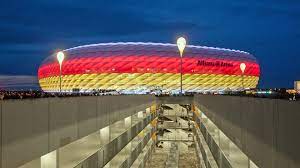 Widely known for its exterior of inflated etfe plastic panels, it is the first stadium in the world with a full colour changing exterior. Allianz Arena Unterstutzt Dfb Auswahl Bei Der Wm Allianz Arena