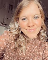 Rachel Burch's Instagram, Twitter & Facebook