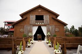 Kim Adam Photography Russell Lands On Lake Martin Barn Wedding Venue Barn Venue Barn Wedding