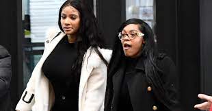 Share all sharing options for: R Kelly S Girlfriends Claim They Re Fine And Living Fancy Free Hiphollywood