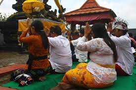 Check spelling or type a new query. Sejarah Hari Raya Galungan Maknanya Bagi Umat Hindu Bali