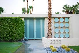 Some forget that the home's exterior is just as crucial to a mid century modern style. 12 Of The Coolest Palm Springs Mid Century Modern Doors Ohmeohmy Blog