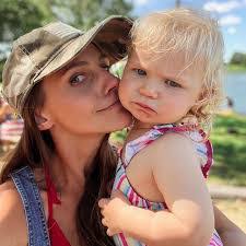 Leah Studer's Instagram, Twitter & Facebook