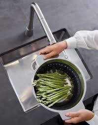touchless kitchen faucets