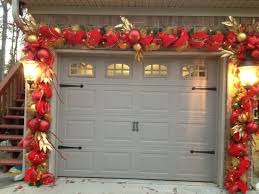 Don T Forget About Your Garage Doors At Christmas Decorating Don Garage Door Christmas Decorations Christmas Door Decorations Outdoor Christmas Decorations