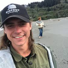 Have you ever started for a new company and the boss tells you “ you're not  allowed to discuss pay with the other guys” Someone's getting screwed 😂