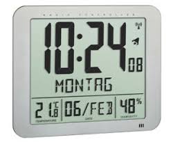 Ein und aus per app und siri. Tfa 60 4516 54 Xxl Funkwanduhr Digital Temperatur Luftfeuchtigkeit Wohnzimmer Ebay