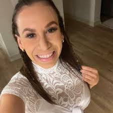 Julie Villegas's Instagram, Twitter & Facebook