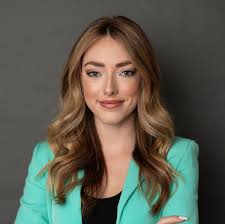 Taylor Herrington's Instagram, Twitter & Facebook