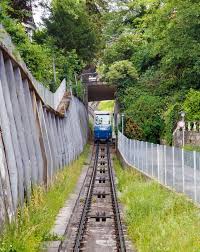 The cheapest way to get from zurich airport (zrh) to zürich, seilbahn rigiblick costs only sfr 1, and the quickest way takes just 9 mins. Standseilbahn Rigiblick Im Quartier Oberstrass Der Stadt Zurich Am 06 06 2015 Der Wagen 2 Kommt Zur Talstation Herab Hellertal Startbilder De
