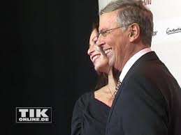 Seine tochter viktoria erwartet das erste kind. Wolfgang Bosbach Und Tochter Caroline Bosbach Tikonline De