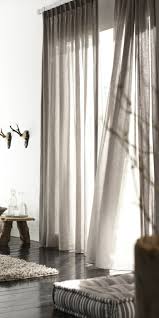 Gardinen schwarz weiss genial vorhang grau weiss gestreift. Elegantes Wohnzimmer Interieur Rustikale Elemente Moderne Gardinen Fur Wohnzimmer Gardinen Modern Vorhange Modern Gardinen Wohnzimmer Modern