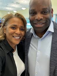 Lisa Batiste's Instagram, Twitter & Facebook