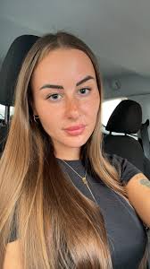 Nanda Alfi - Free pics, galleries & more at Babepedia