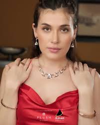 Rose like the dawn, Silver like the soul. 🌹✨ The 𝐆𝐥𝐨𝐫𝐢𝐚  𝐂𝐨𝐥𝐥𝐞𝐜𝐭𝐢𝐨𝐧 by Plush Silver brings a perfect harmony of 𝐑𝐨𝐬𝐞  𝐆𝐨𝐥𝐝 𝐰𝐚𝐫𝐦𝐭𝐡 and 𝐒𝐢𝐥𝐯𝐞𝐫 𝐩𝐮𝐫𝐢𝐭𝐲