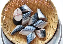 Let the fish rest in the refrigerator for at least 30 minutes but up to an hour to let the fish marinate. Braised Mackerel With Radish Godeungeo Mujorim Recipe Maangchi Com