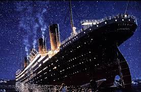 Während seiner ersten jungfernfahrt in der nacht vom 14. Wirbel Unter Wasser Titanic Von Klein U Boot Gerammt Panorama Stuttgarter Nachrichten