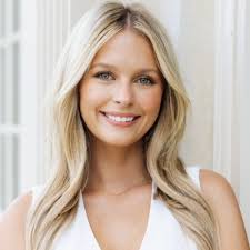 A little past due, but I am thrilled to announce that this past May, I  graduated Magna Cum Laude with a Bachelor of Business Administration from  the University of Arizona, Eller College