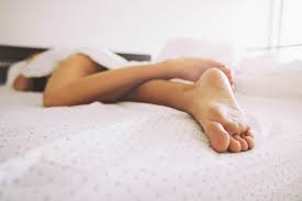 Sleeping Naked To Recharge Your Brain | Unigo