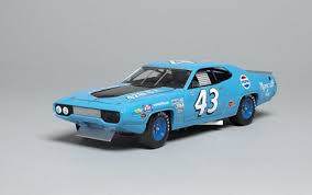 Petty won multiple races in each car, even taking the 1971 nascar title with the storied road runner. Die Cast 1971 Plymouth Road Runner Nascar Savage On Wheels