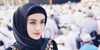 Romantisnya liburan pasangan selebriti ini beberapa waktu lalu dengan menginap di villa dengan pemandangan menakjubkan. Ifan Seventeen Baru Tersadar Ini Sms Terakhir Dylan Sahara News Viral